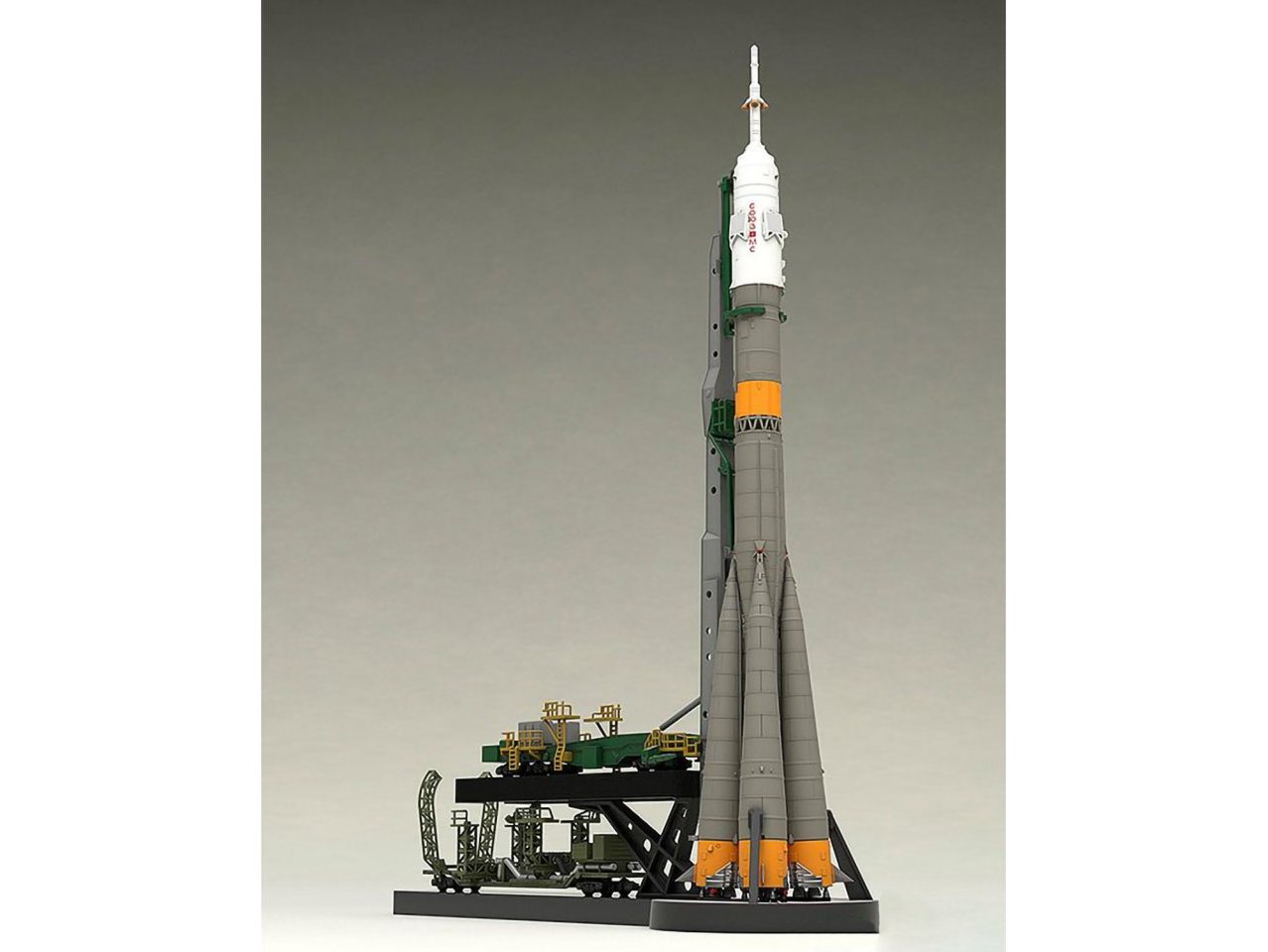 1/150 Plastic model soyuz Rocket & transport Train